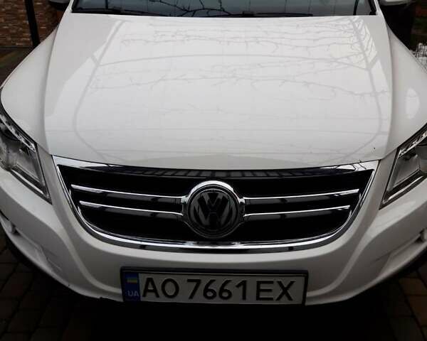 Белый Фольксваген Тигуан, объемом двигателя 1.97 л и пробегом 215 тыс. км за 13000 $, фото 1 на Automoto.ua