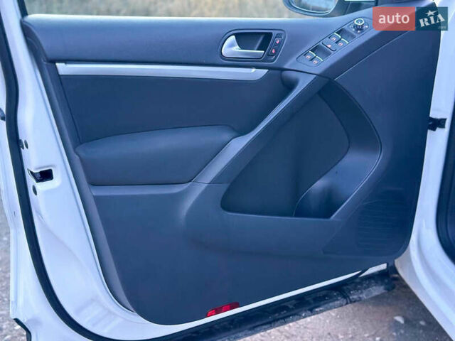 Белый Фольксваген Тигуан, объемом двигателя 1.97 л и пробегом 236 тыс. км за 12800 $, фото 9 на Automoto.ua