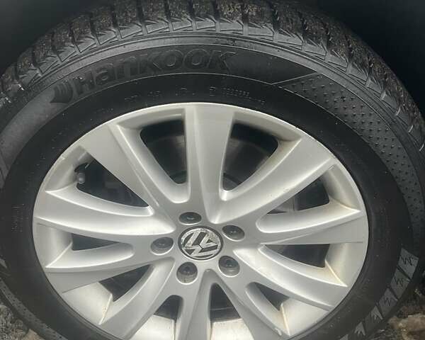 Білий Фольксваген Тігуан, об'ємом двигуна 2 л та пробігом 252 тис. км за 9990 $, фото 3 на Automoto.ua