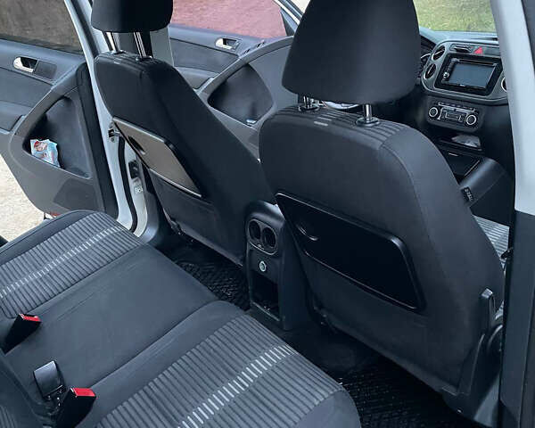 Белый Фольксваген Тигуан, объемом двигателя 1.97 л и пробегом 318 тыс. км за 13300 $, фото 13 на Automoto.ua