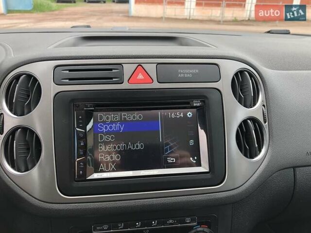 Білий Фольксваген Тігуан, об'ємом двигуна 2 л та пробігом 165 тис. км за 13600 $, фото 92 на Automoto.ua