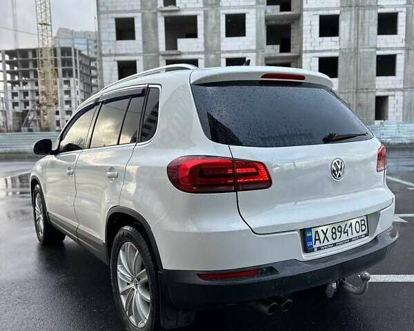 Білий Фольксваген Тігуан, об'ємом двигуна 1.98 л та пробігом 218 тис. км за 10000 $, фото 4 на Automoto.ua