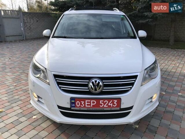 Білий Фольксваген Тігуан, об'ємом двигуна 2 л та пробігом 165 тис. км за 13600 $, фото 30 на Automoto.ua