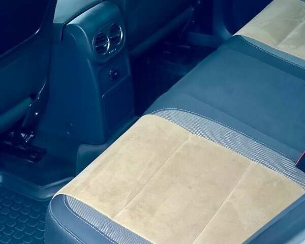 Белый Фольксваген Тигуан, объемом двигателя 2 л и пробегом 236 тыс. км за 12800 $, фото 15 на Automoto.ua