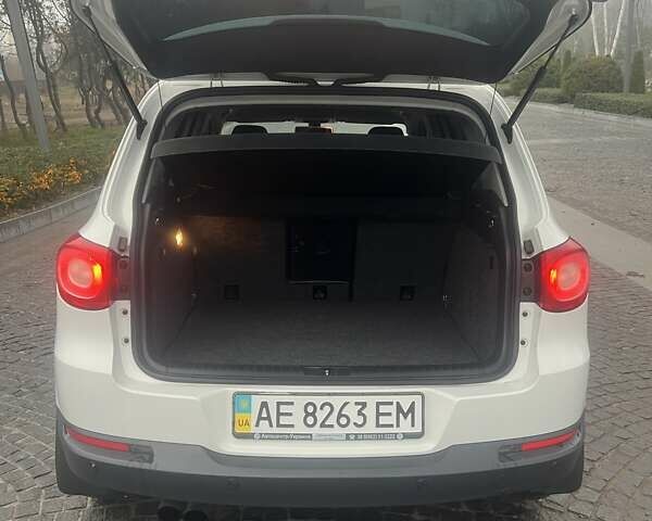 Білий Фольксваген Тігуан, об'ємом двигуна 2 л та пробігом 252 тис. км за 9990 $, фото 7 на Automoto.ua