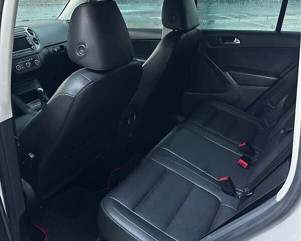 Білий Фольксваген Тігуан, об'ємом двигуна 1.98 л та пробігом 218 тис. км за 10000 $, фото 8 на Automoto.ua