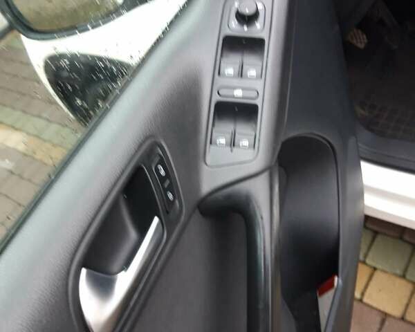 Белый Фольксваген Тигуан, объемом двигателя 1.97 л и пробегом 215 тыс. км за 13000 $, фото 24 на Automoto.ua