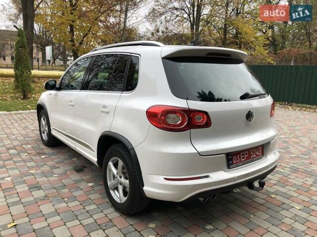 Білий Фольксваген Тігуан, об'ємом двигуна 2 л та пробігом 165 тис. км за 13600 $, фото 102 на Automoto.ua