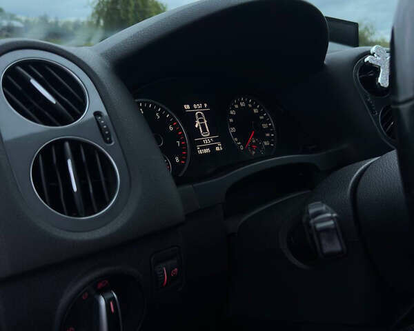 Білий Фольксваген Тігуан, об'ємом двигуна 2 л та пробігом 180 тис. км за 12000 $, фото 11 на Automoto.ua