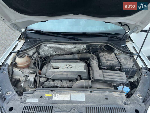 Білий Фольксваген Тігуан, об'ємом двигуна 2 л та пробігом 180 тис. км за 12000 $, фото 15 на Automoto.ua