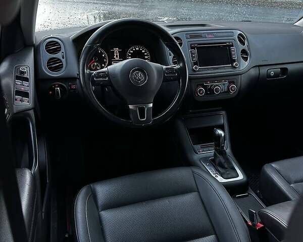 Білий Фольксваген Тігуан, об'ємом двигуна 1.98 л та пробігом 218 тис. км за 10000 $, фото 3 на Automoto.ua