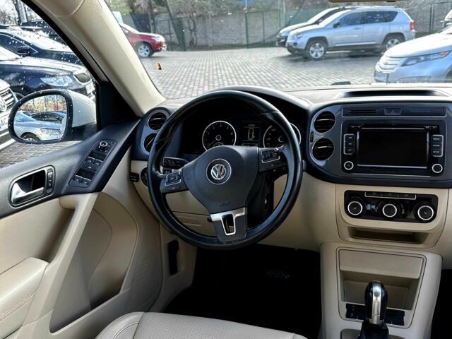 Белый Фольксваген Тигуан, объемом двигателя 2 л и пробегом 277 тыс. км за 11450 $, фото 1 на Automoto.ua