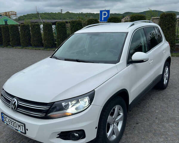 Білий Фольксваген Тігуан, об'ємом двигуна 2 л та пробігом 180 тис. км за 12000 $, фото 1 на Automoto.ua