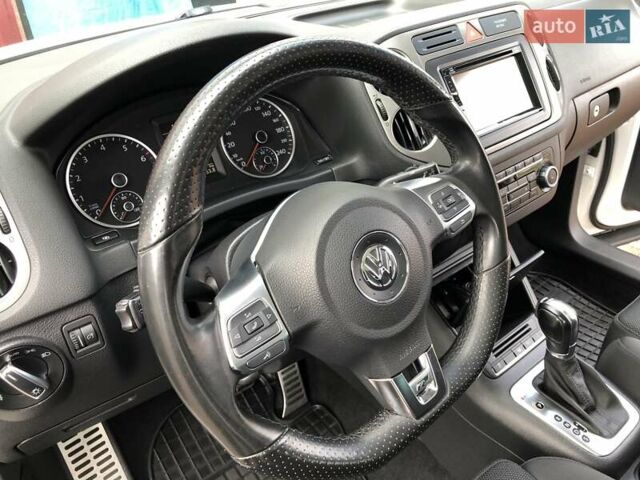 Білий Фольксваген Тігуан, об'ємом двигуна 2 л та пробігом 165 тис. км за 13600 $, фото 56 на Automoto.ua
