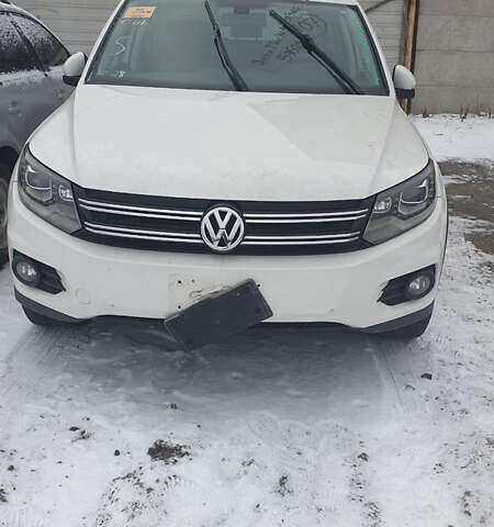 Белый Фольксваген Тигуан, объемом двигателя 1.98 л и пробегом 215 тыс. км за 12500 $, фото 17 на Automoto.ua