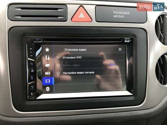 Білий Фольксваген Тігуан, об'ємом двигуна 2 л та пробігом 165 тис. км за 13600 $, фото 94 на Automoto.ua