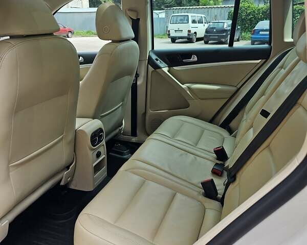 Білий Фольксваген Тігуан, об'ємом двигуна 1.98 л та пробігом 162 тис. км за 11800 $, фото 20 на Automoto.ua