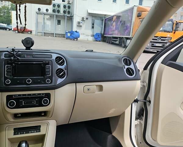 Білий Фольксваген Тігуан, об'ємом двигуна 1.98 л та пробігом 162 тис. км за 11800 $, фото 31 на Automoto.ua