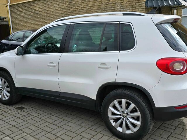 Белый Фольксваген Тигуан, объемом двигателя 2 л и пробегом 289 тыс. км за 9200 $, фото 9 на Automoto.ua