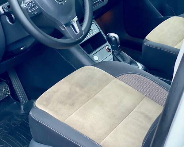 Белый Фольксваген Тигуан, объемом двигателя 2 л и пробегом 236 тыс. км за 13500 $, фото 26 на Automoto.ua