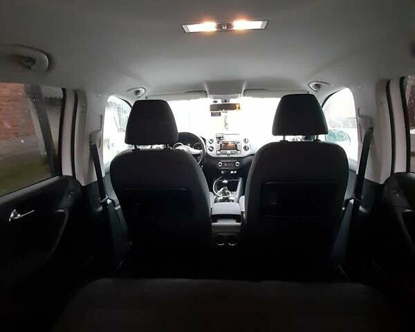 Белый Фольксваген Тигуан, объемом двигателя 1.97 л и пробегом 215 тыс. км за 13000 $, фото 16 на Automoto.ua