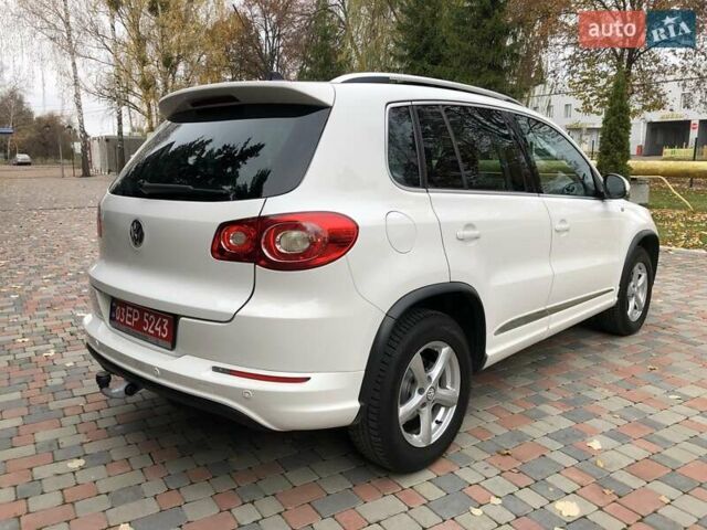 Білий Фольксваген Тігуан, об'ємом двигуна 2 л та пробігом 165 тис. км за 13600 $, фото 119 на Automoto.ua