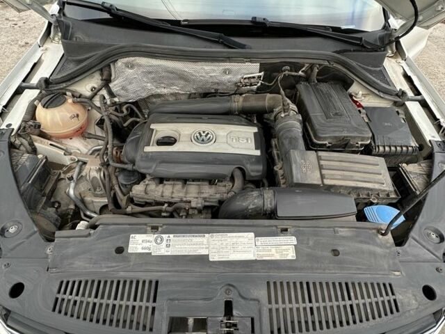 Белый Фольксваген Тигуан, объемом двигателя 2 л и пробегом 215 тыс. км за 12500 $, фото 6 на Automoto.ua