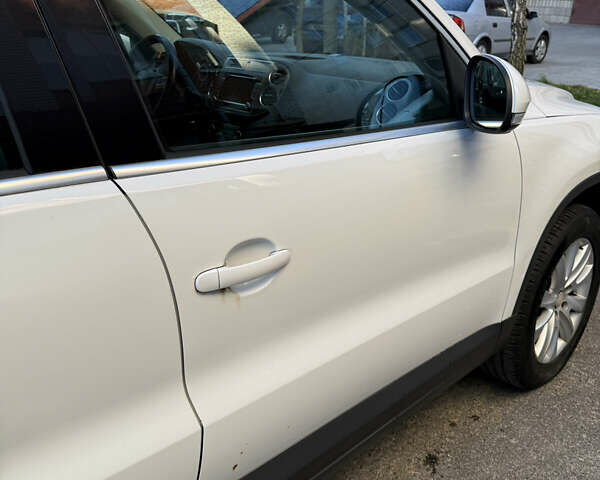 Білий Фольксваген Тігуан, об'ємом двигуна 1.98 л та пробігом 216 тис. км за 9500 $, фото 13 на Automoto.ua