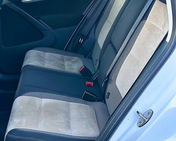 Белый Фольксваген Тигуан, объемом двигателя 1.97 л и пробегом 236 тыс. км за 12800 $, фото 10 на Automoto.ua