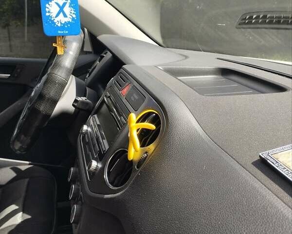 Белый Фольксваген Тигуан, объемом двигателя 2 л и пробегом 217 тыс. км за 12450 $, фото 41 на Automoto.ua