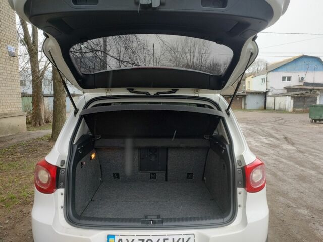 Белый Фольксваген Тигуан, объемом двигателя 2 л и пробегом 170 тыс. км за 9500 $, фото 8 на Automoto.ua