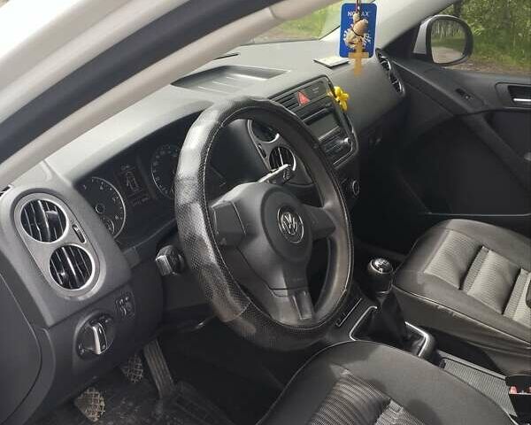 Белый Фольксваген Тигуан, объемом двигателя 2 л и пробегом 217 тыс. км за 12450 $, фото 23 на Automoto.ua