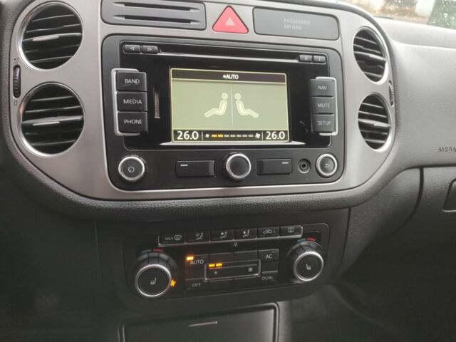 Белый Фольксваген Тигуан, объемом двигателя 2 л и пробегом 170 тыс. км за 9500 $, фото 10 на Automoto.ua