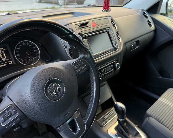 Білий Фольксваген Тігуан, об'ємом двигуна 1.98 л та пробігом 216 тис. км за 9500 $, фото 8 на Automoto.ua