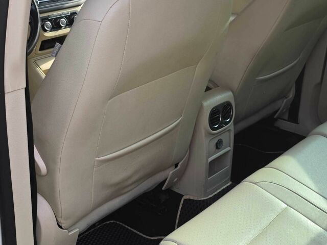 Белый Фольксваген Тигуан, объемом двигателя 2 л и пробегом 289 тыс. км за 9200 $, фото 3 на Automoto.ua