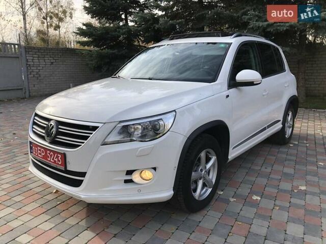 Білий Фольксваген Тігуан, об'ємом двигуна 2 л та пробігом 165 тис. км за 13600 $, фото 3 на Automoto.ua