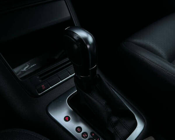 Білий Фольксваген Тігуан, об'ємом двигуна 2 л та пробігом 180 тис. км за 12000 $, фото 12 на Automoto.ua