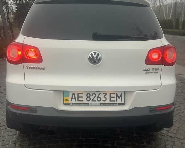 Білий Фольксваген Тігуан, об'ємом двигуна 2 л та пробігом 252 тис. км за 9990 $, фото 6 на Automoto.ua