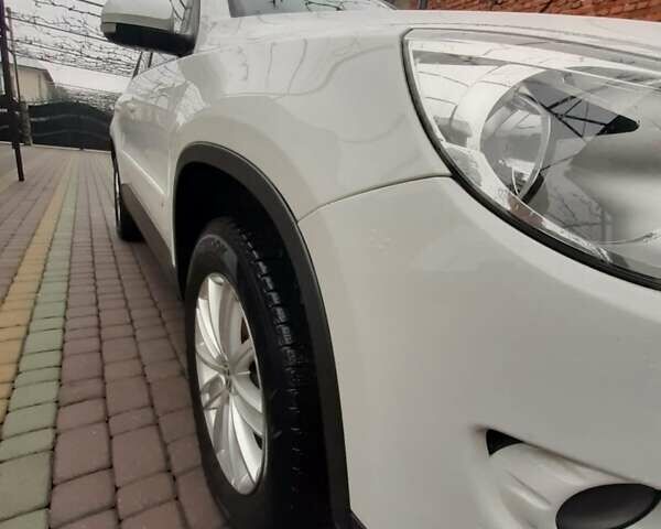 Белый Фольксваген Тигуан, объемом двигателя 1.97 л и пробегом 215 тыс. км за 13000 $, фото 22 на Automoto.ua