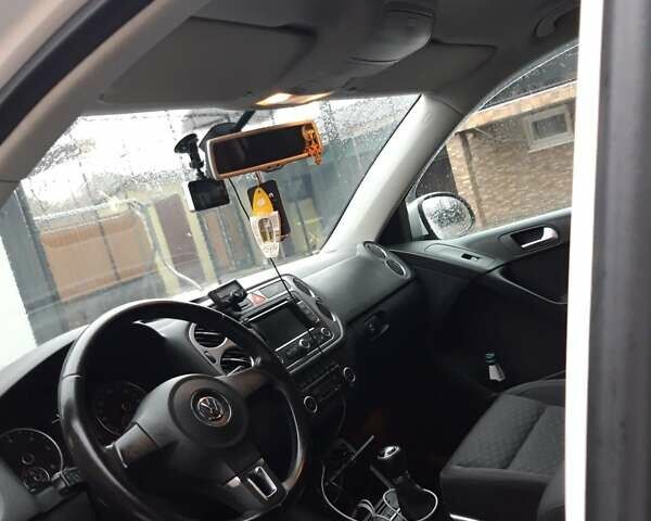 Белый Фольксваген Тигуан, объемом двигателя 1.97 л и пробегом 215 тыс. км за 13000 $, фото 12 на Automoto.ua