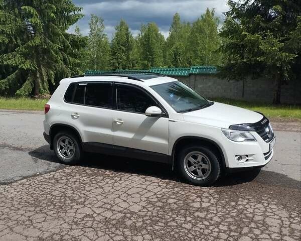 Белый Фольксваген Тигуан, объемом двигателя 2 л и пробегом 217 тыс. км за 12450 $, фото 13 на Automoto.ua