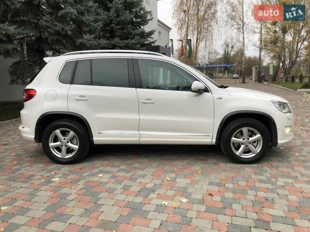 Білий Фольксваген Тігуан, об'ємом двигуна 2 л та пробігом 165 тис. км за 13600 $, фото 120 на Automoto.ua