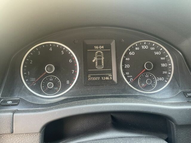 Белый Фольксваген Тигуан, объемом двигателя 2 л и пробегом 278 тыс. км за 10000 $, фото 3 на Automoto.ua