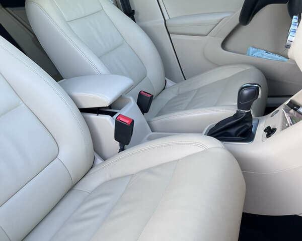 Белый Фольксваген Тигуан, объемом двигателя 1.98 л и пробегом 244 тыс. км за 13500 $, фото 8 на Automoto.ua