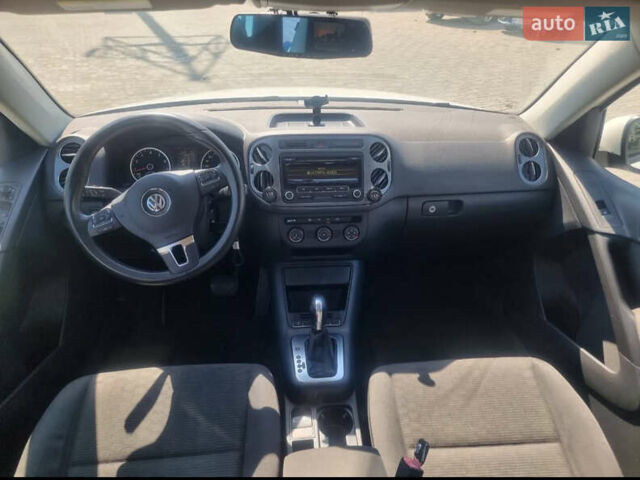 Белый Фольксваген Тигуан, объемом двигателя 1.98 л и пробегом 260 тыс. км за 10000 $, фото 9 на Automoto.ua