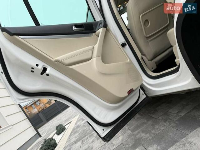 Белый Фольксваген Тигуан, объемом двигателя 2 л и пробегом 142 тыс. км за 12999 $, фото 26 на Automoto.ua