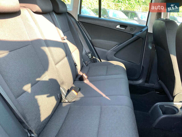 Білий Фольксваген Тігуан, об'ємом двигуна 2 л та пробігом 208 тис. км за 13890 $, фото 25 на Automoto.ua