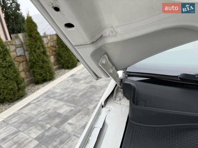 Белый Фольксваген Тигуан, объемом двигателя 2 л и пробегом 142 тыс. км за 12999 $, фото 43 на Automoto.ua