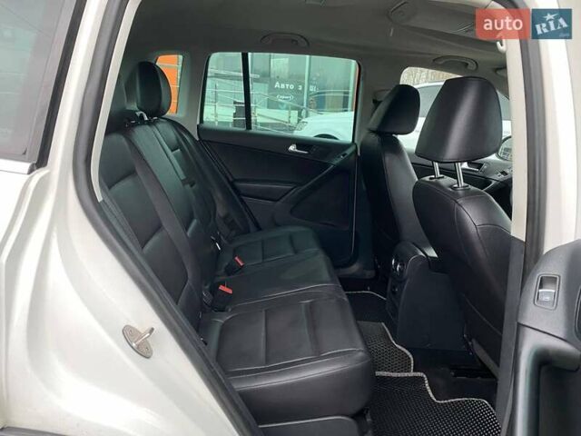 Білий Фольксваген Тігуан, об'ємом двигуна 2 л та пробігом 179 тис. км за 9900 $, фото 22 на Automoto.ua