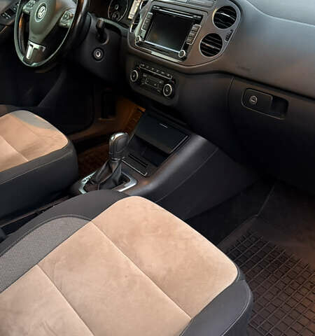 Білий Фольксваген Тігуан, об'ємом двигуна 2 л та пробігом 91 тис. км за 14900 $, фото 25 на Automoto.ua